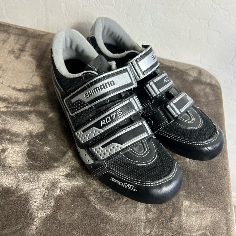 Shimano SH-R075 Cycling Shoes
24.5cm 3 Holes Black - Used